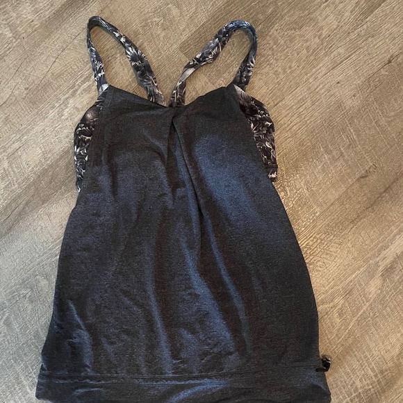 Lululemon tank top. Size 8. Built in bra, medium support. Loose hip - Picture 1 of 12